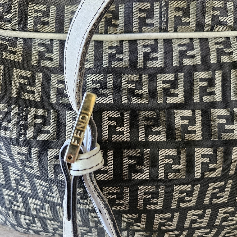 FENDI, RARE FENDI Handbag, VINTAGE Fendi, Fendi Mama Zucca, Rare White Leather! - Picture 6 of 8
